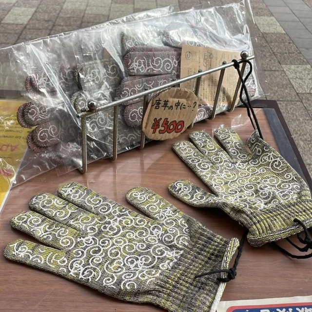 冬の装備
KCTPオリジナル手袋
手のひらのグリップ素材に隠れた模様があります！数量限定です！お早めにお越しください！